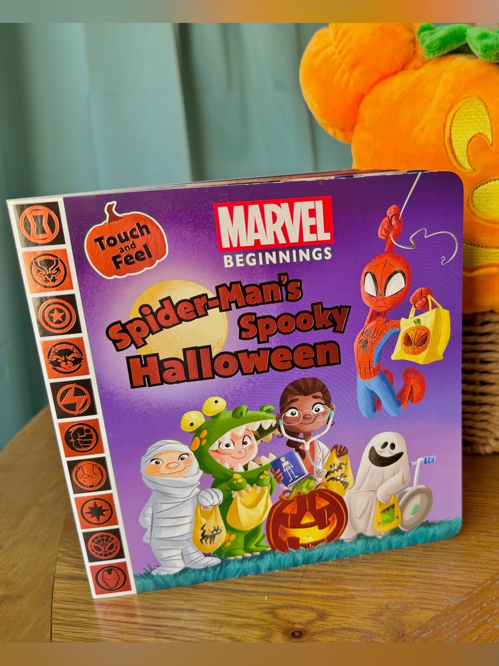 DISNEY Spider-Man’s Spooky Halloween Board Book Touch & Feel MARVEL Beginnings
